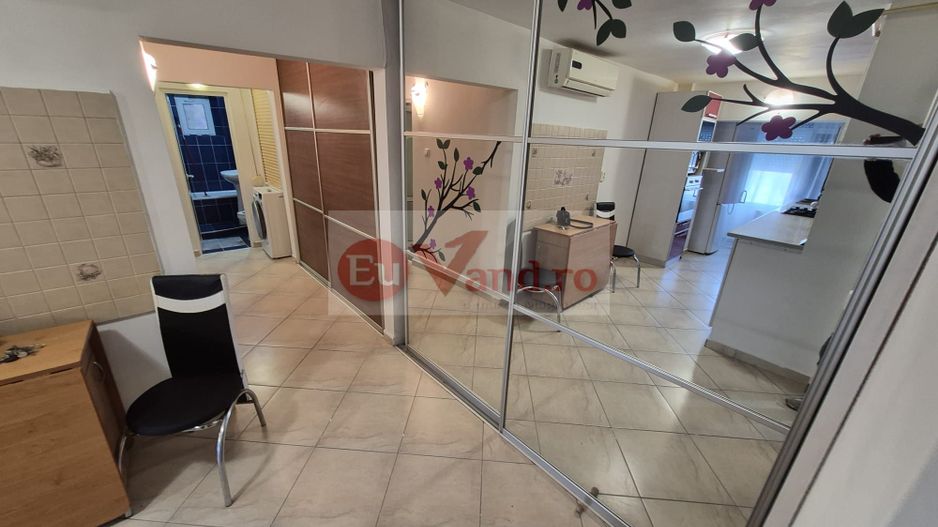 De inchiriat apartament cu 3 camere, etaj 3, Micro 16, 450 euro - Poză 1