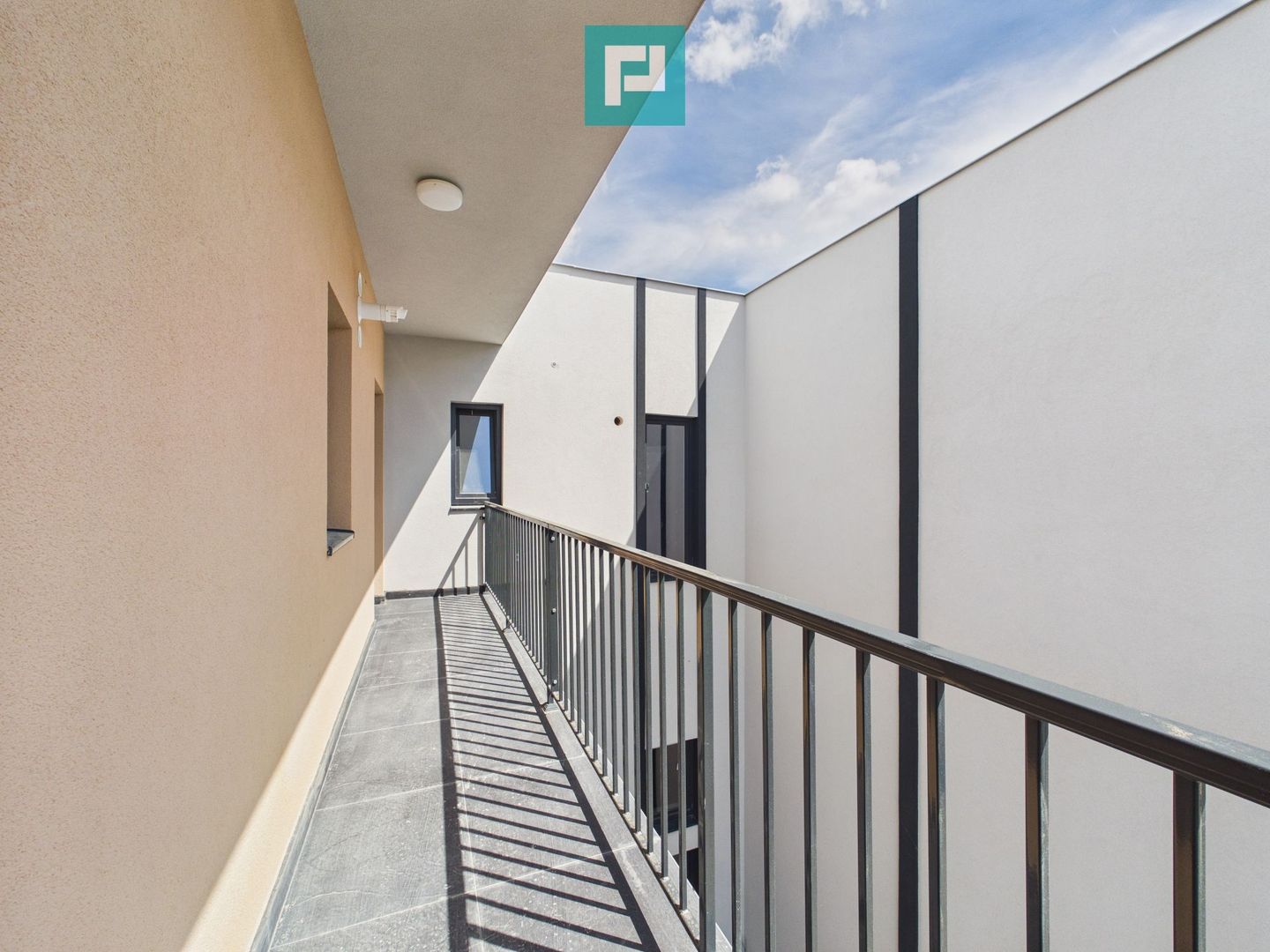 Apartament cu 2 camere, etajul 1, în Moşniţa Nouă - Poză 1