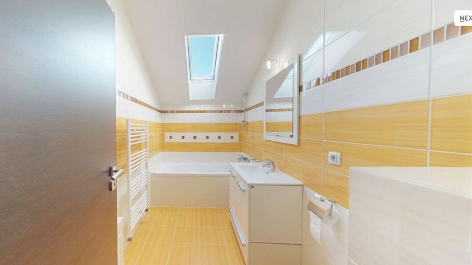 Casa individuala cu pivnita in Sura Mica, zona Salii de sport - Sibiu - Poză 24