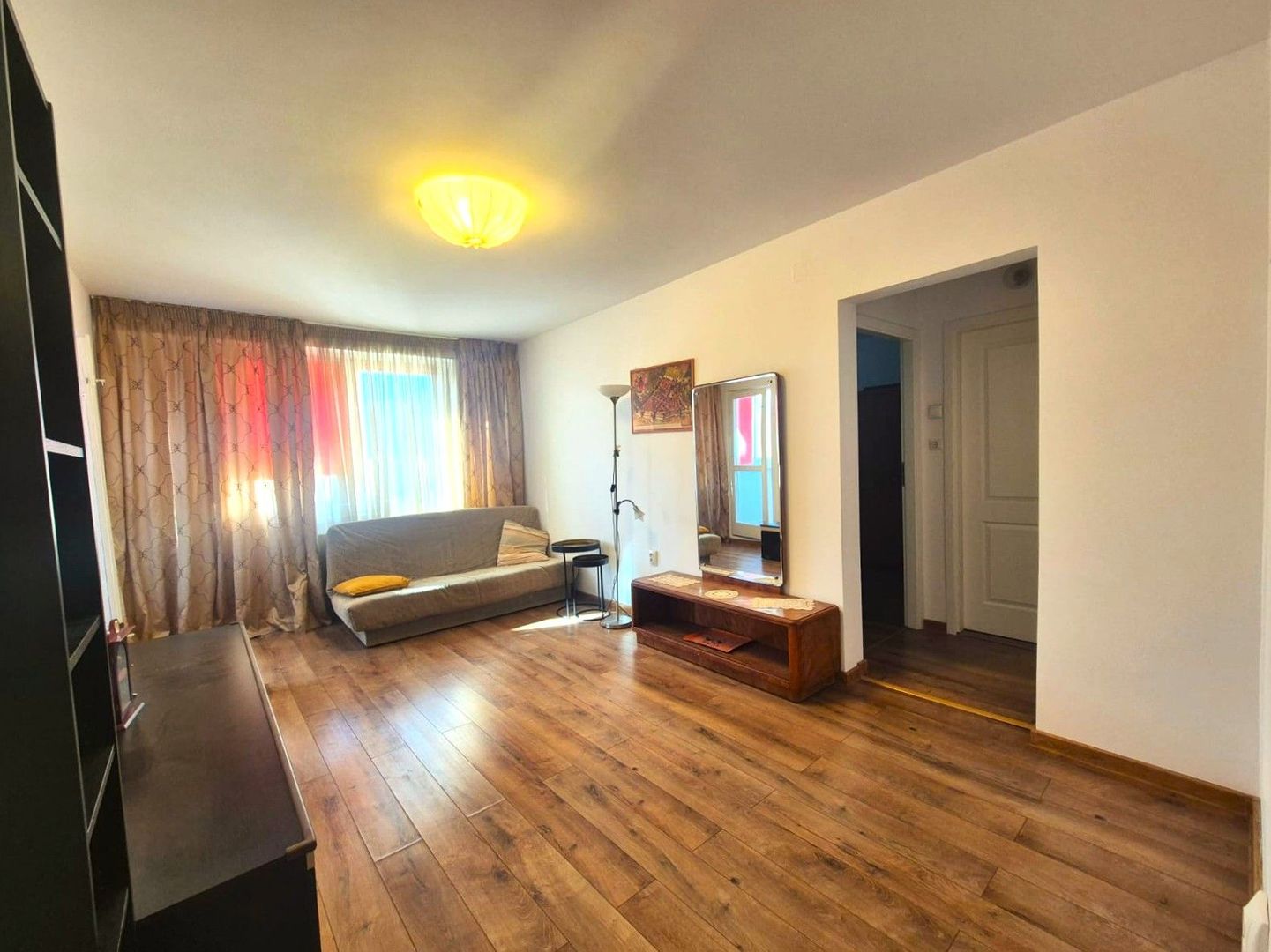 Zona Piata Astra, 3 camere, insorit, cu priveliste. - Poză 1