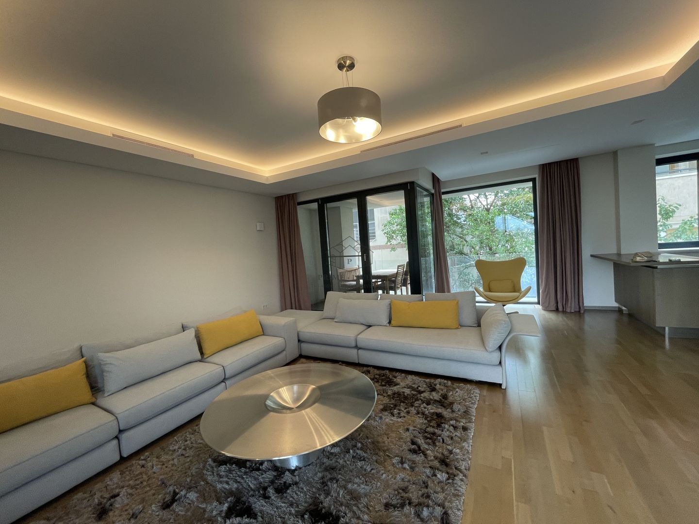 APARTAMENT SPATIOS DE LUX CU 4 DORMITOARE LA INCHIRIERE IN PRIMAVERII - Poză 7