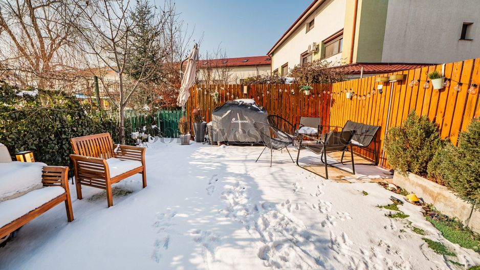 Duplex P+1+M cu grădină proprie, terasă și acces la piscină. - Poză 20