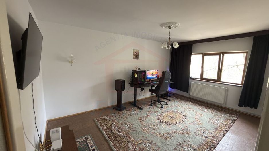 Apartament 3 camere decomandate, etaj 2 – zona Piata Centrala - Poză 2