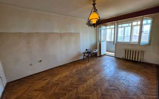 Apartament 3 camere, Cetate, 65 mp utili, et.5. Necesita renovare - Poză 1