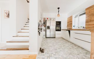 VANDUTA- Casuta din oras - de vanzare - 4 camere - NORD - Poză 2