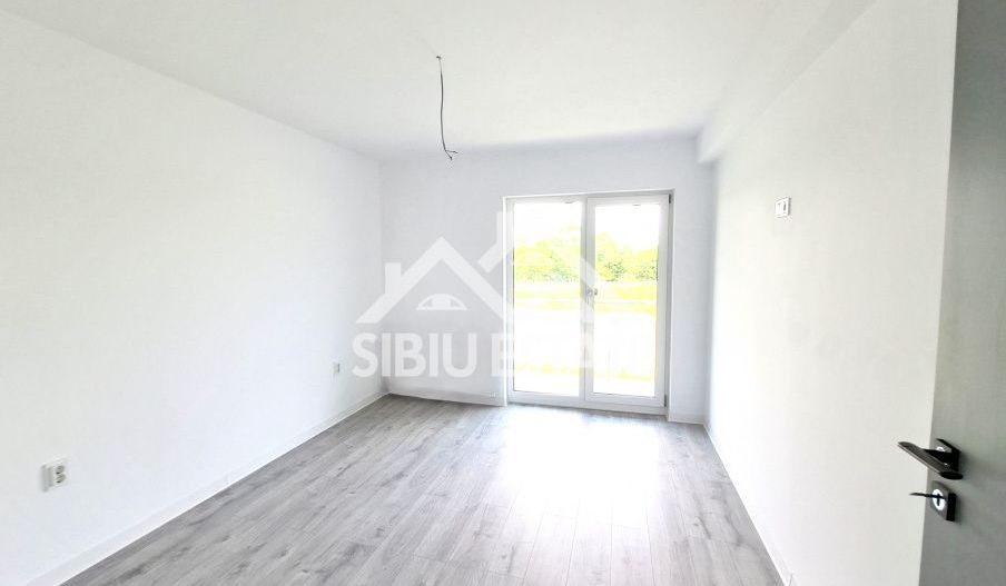 Casa noua la cheie 4 camere, 2bai, terasa, carport - Poză 13
