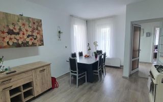 Propunem spre vanzare vila pozitie ultracentrala in Cetate - Poză 3