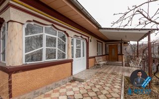 Casă de vânzare Buhuși, Str. Orbic - Poză 1