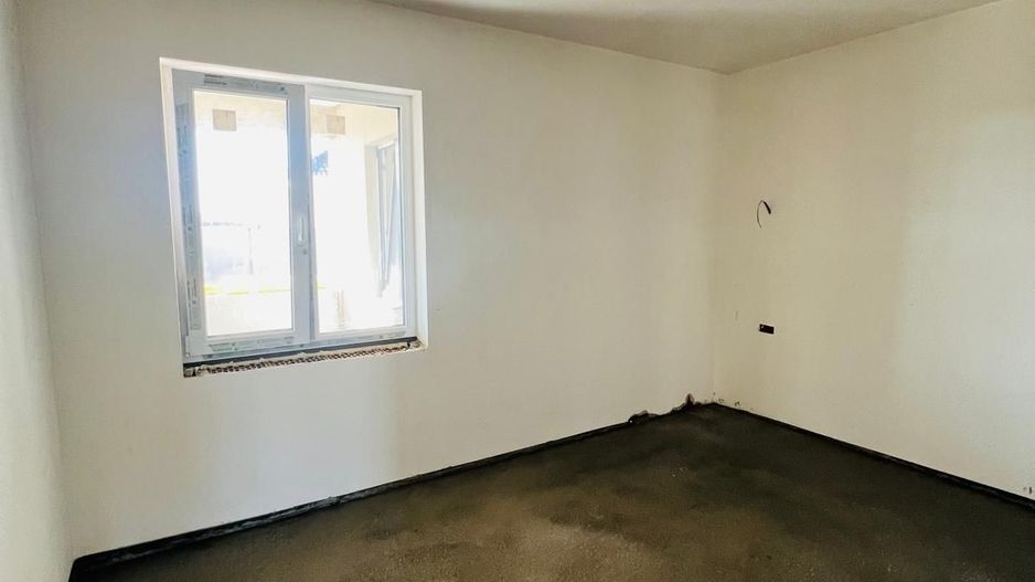 Casa noua ,  finisata cu 5 camere in localitatea Santandrei - Poză 5