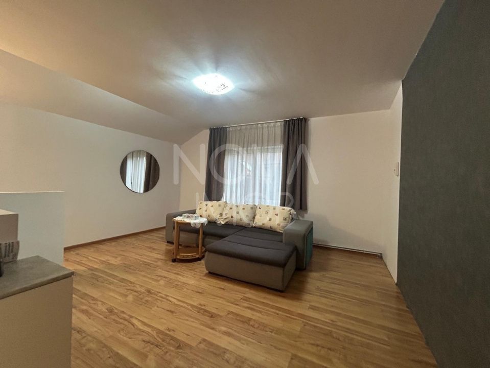 Casa de vanzare 200 mp cu spatiu comercial la parter, strada Lunga - Poză 15