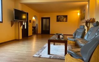 Vanzare casă la poalele Bucegilor!Potential pt. locuinta sau pensiune - Poză 2