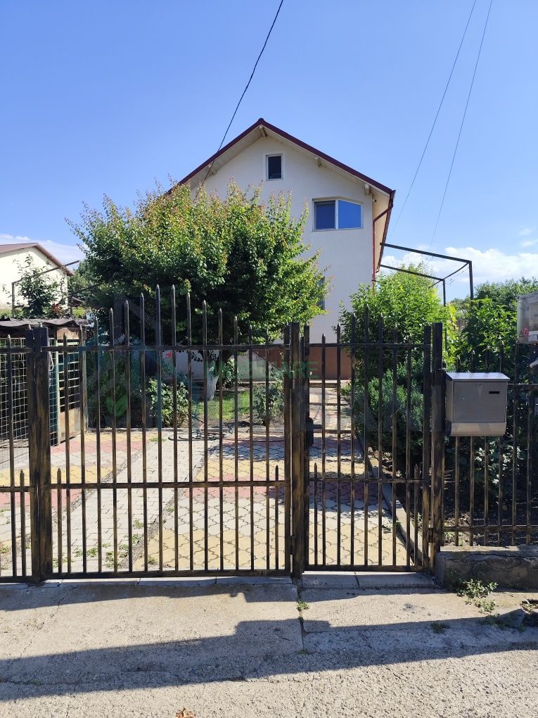 Vilă în Valea Adâncă, 5 camere, la 800 m de Aleea Tudor Neculai – Dormitor la parter - Poză 1