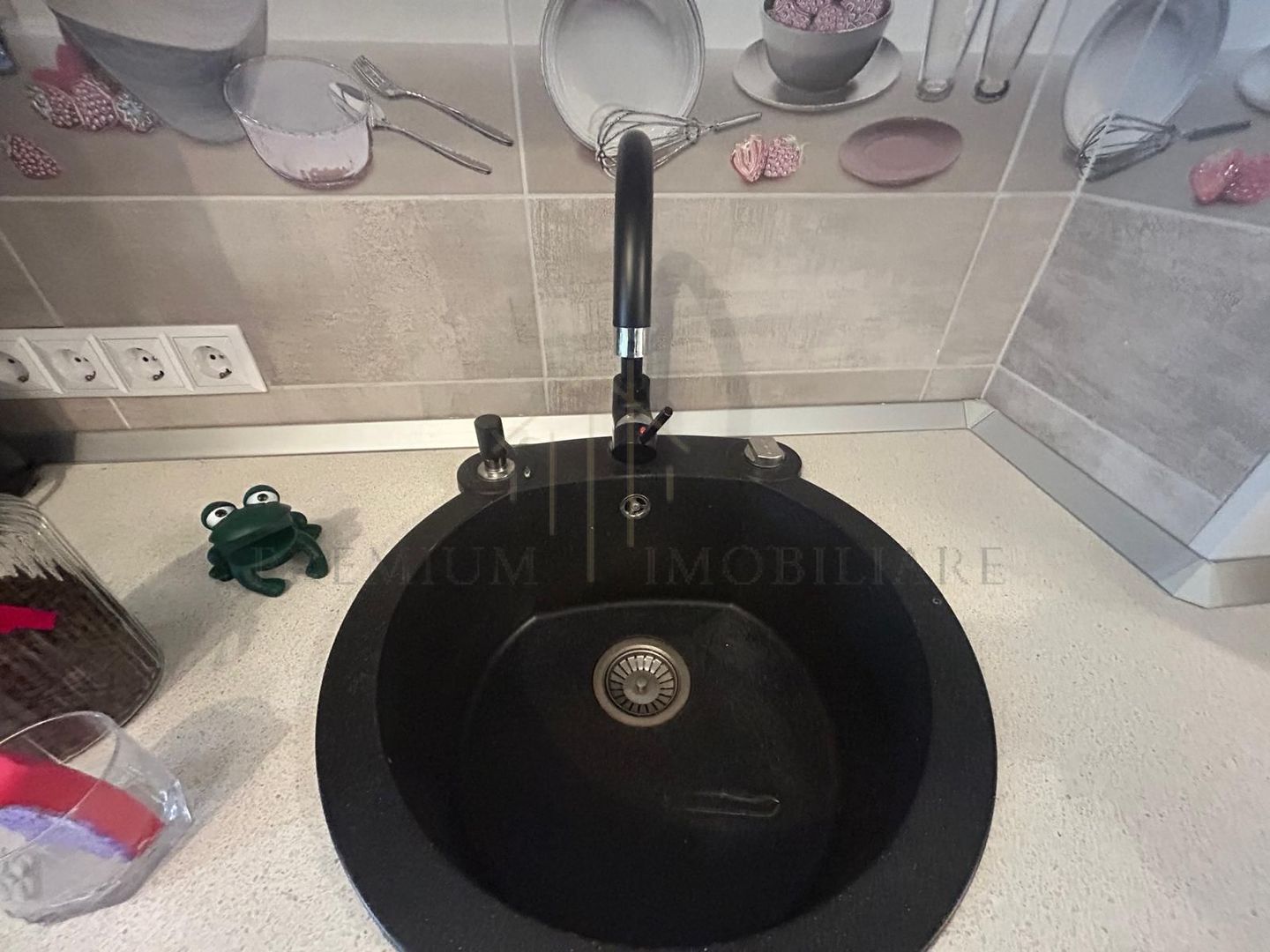 Apartament 2 camere decomandat, complet renovat, etaj 3/4,zona de sus - Poză 7