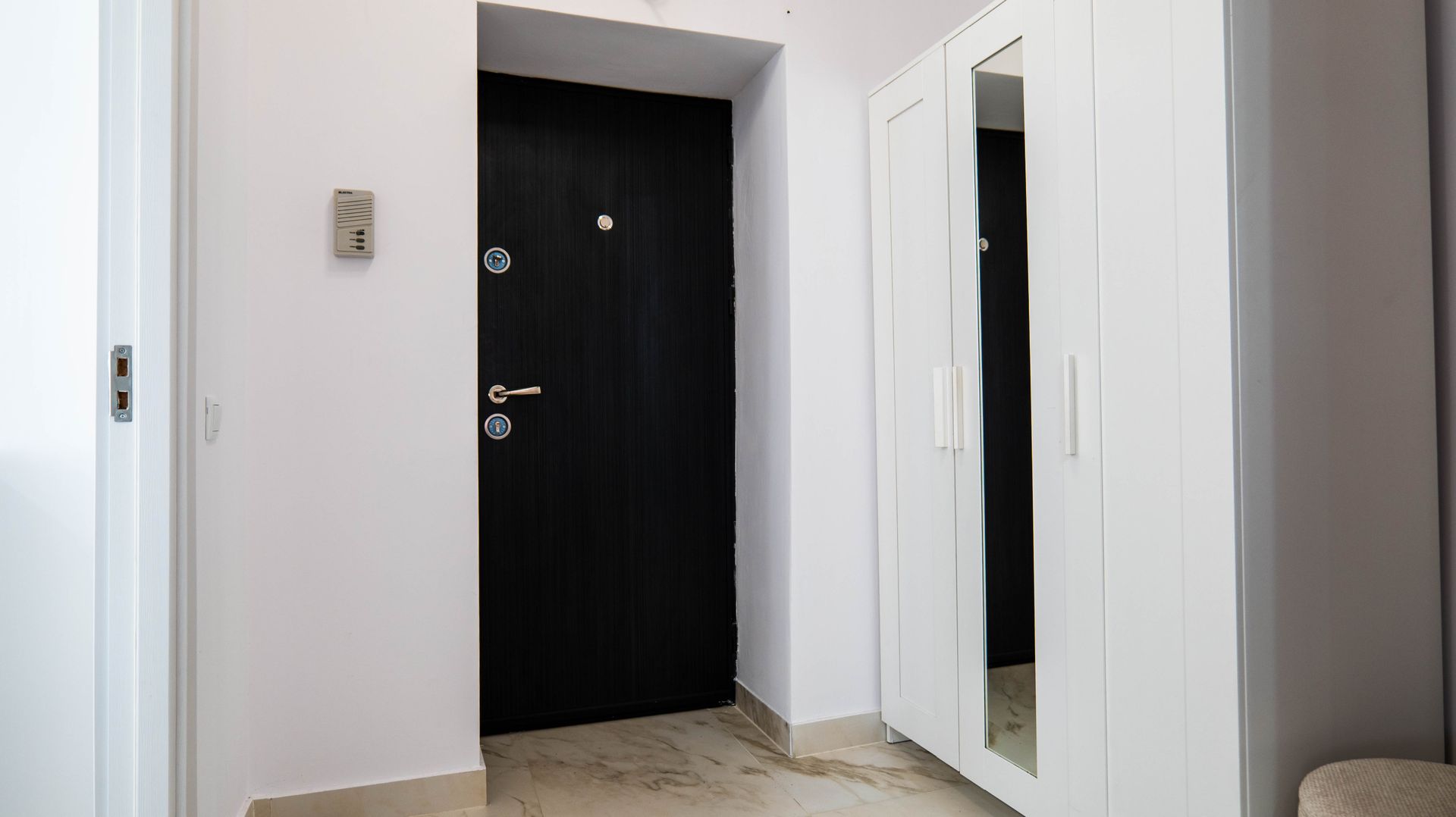 Vanzare apartament 2 camere, complet renovat, Metrou si Parc Bazilescu - Poză 28