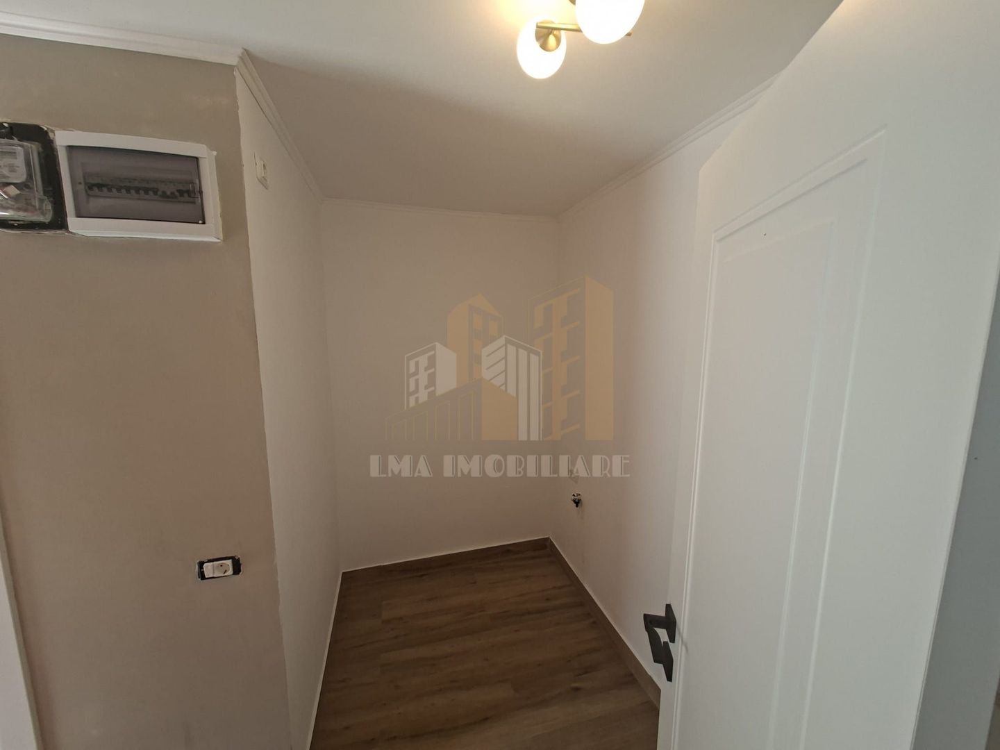 Apartament 2 camere semidecomandat Brasovul vechi - Poză 6