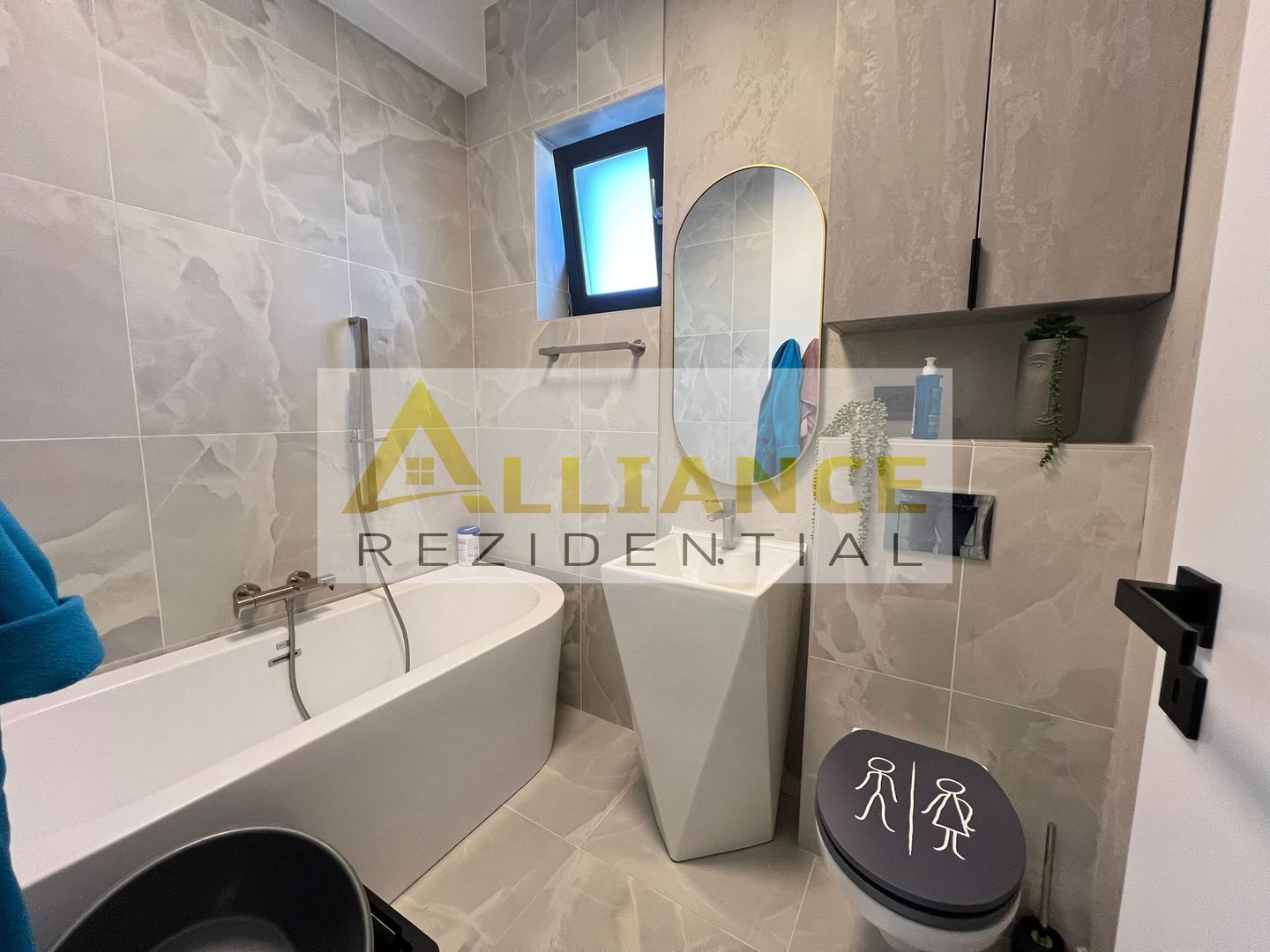 Casa individuala - 4 camere - 2 bai - la 5 min de RATB - Poză 18