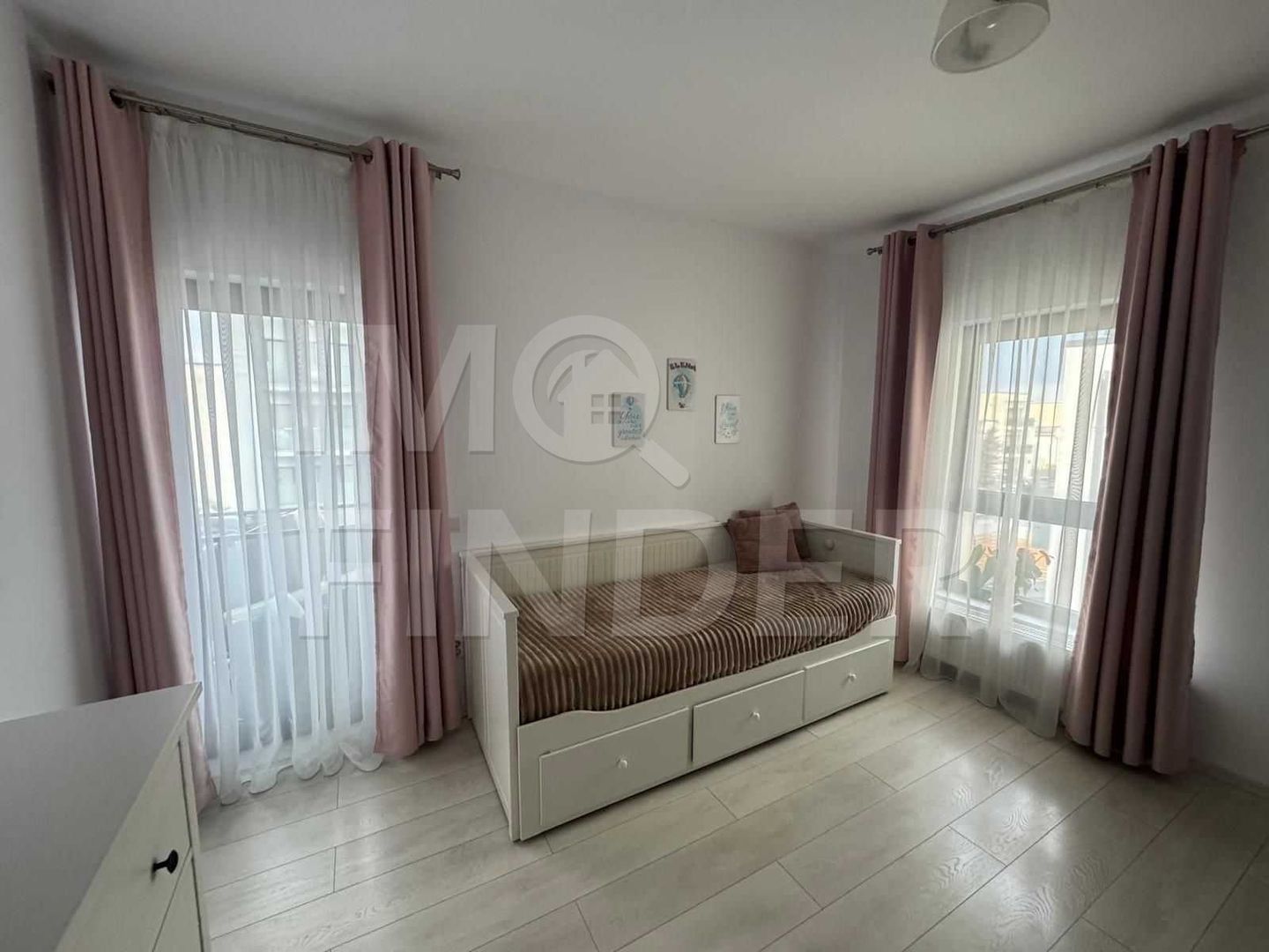 Apartament 2 dormitoare, living + bucatarie, parcare privata - Poză 4
