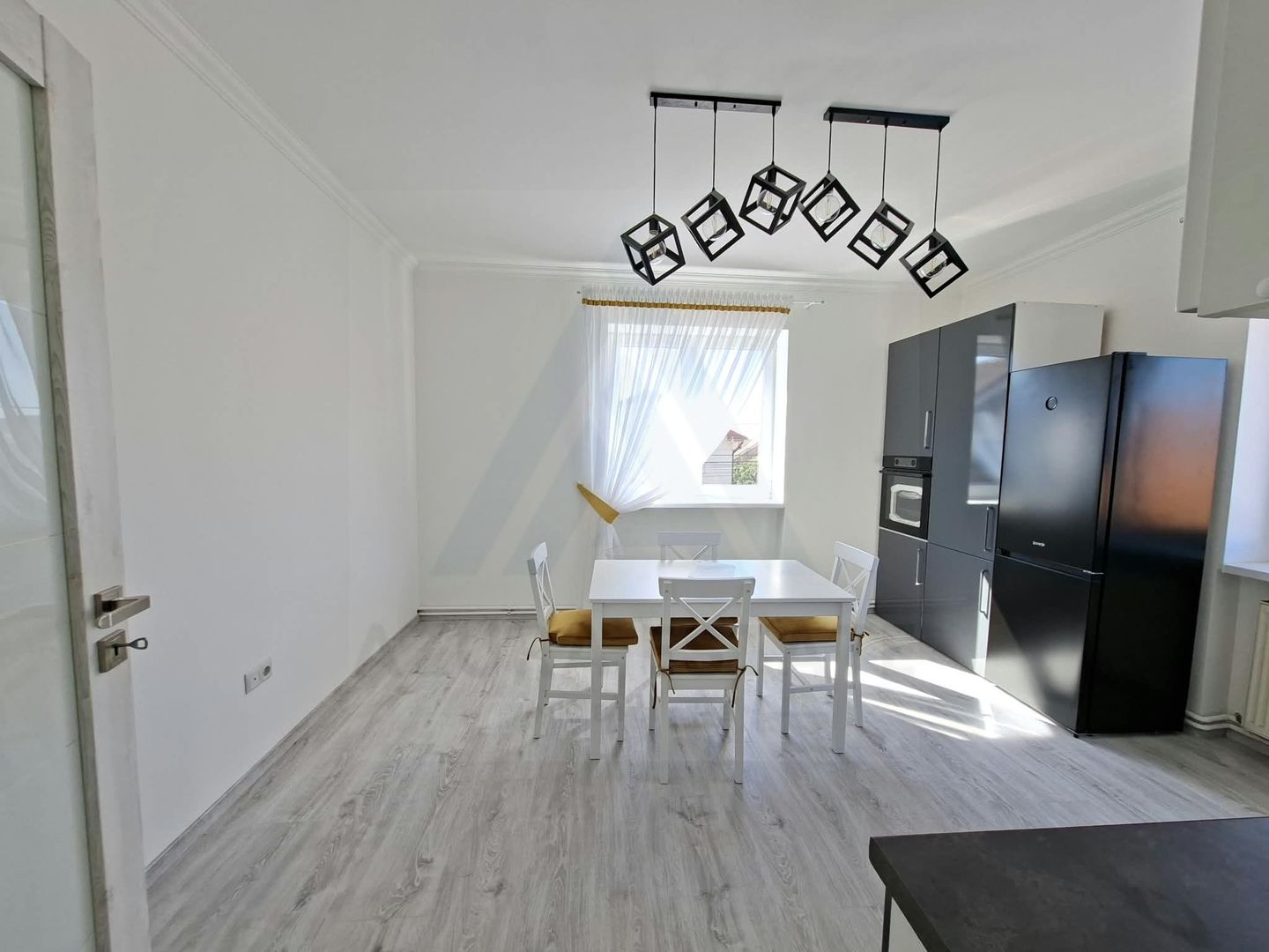 Apartament la casa 110 mp utili etaj 1 pivnita 20 mp zona Trei Stejari - Poză 2