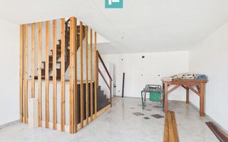 Casă cu 8 camere pentru investiții în Maciova CS - Poză 20