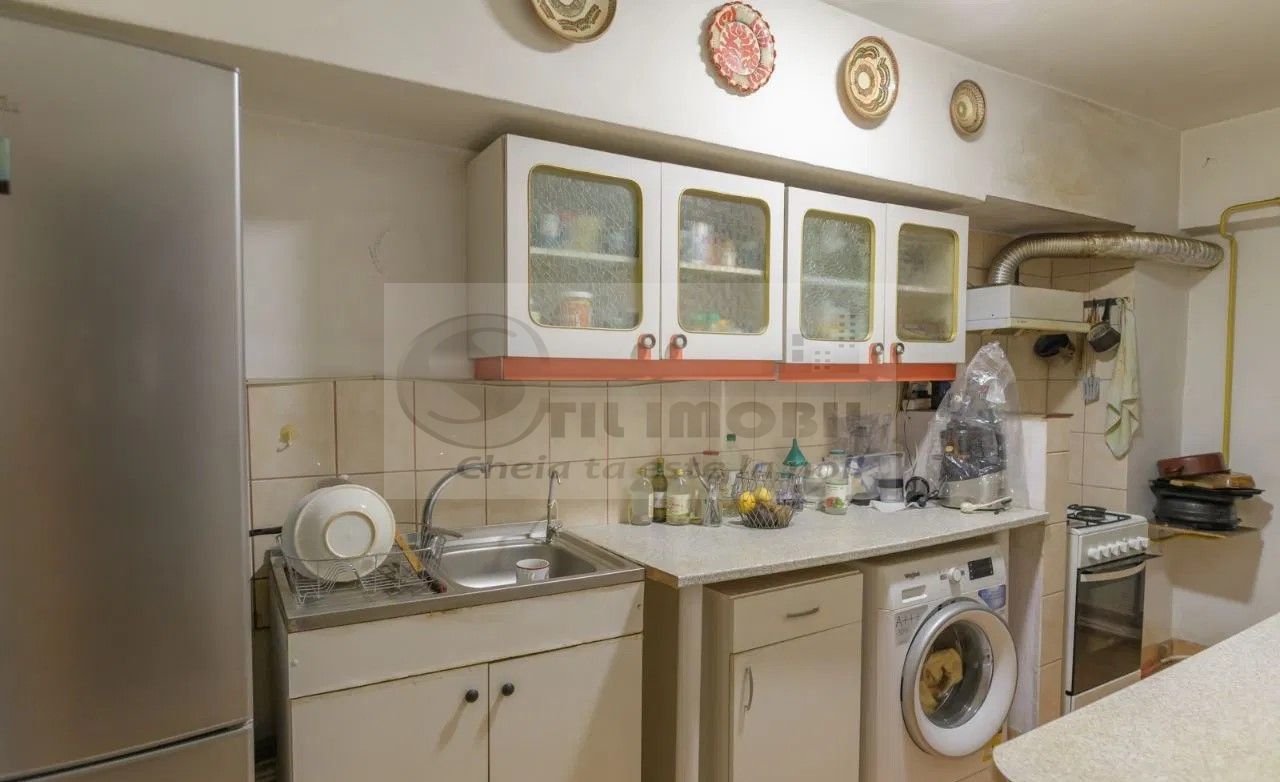 Apartament ULTRACENTRAL cu 4 camere,decomandat, langa Palas, 105 mp ! - Poză 10