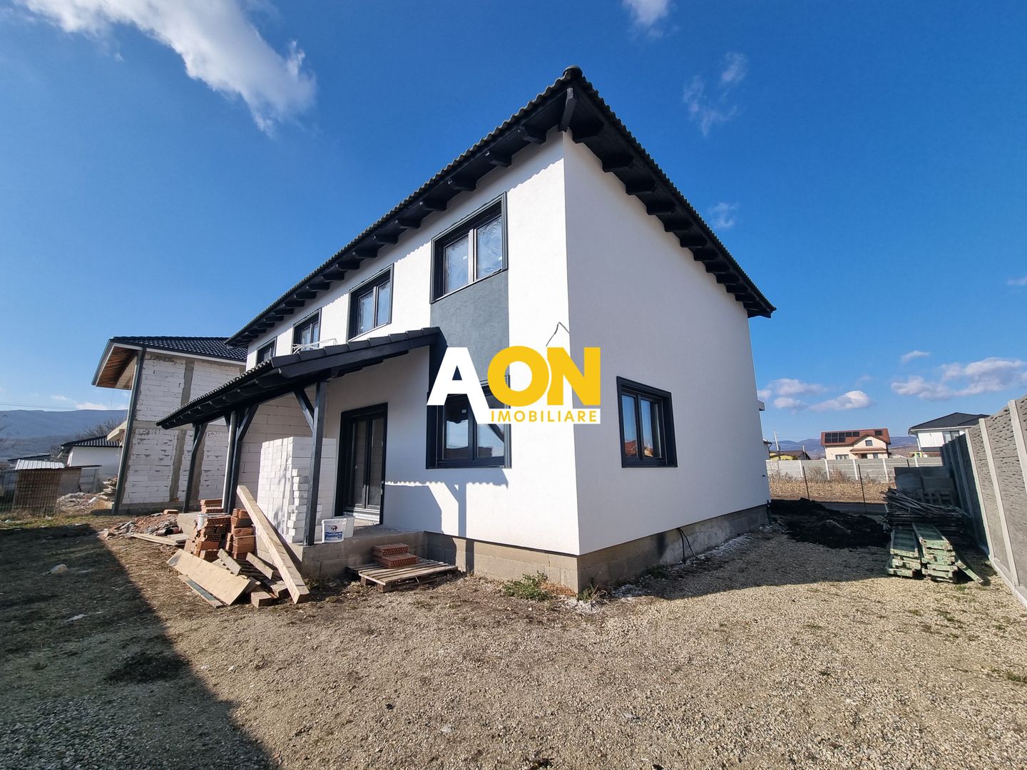 De vanzare 1/2 duplex, 4 camere, 224mp teren, Orizont - Poză 2