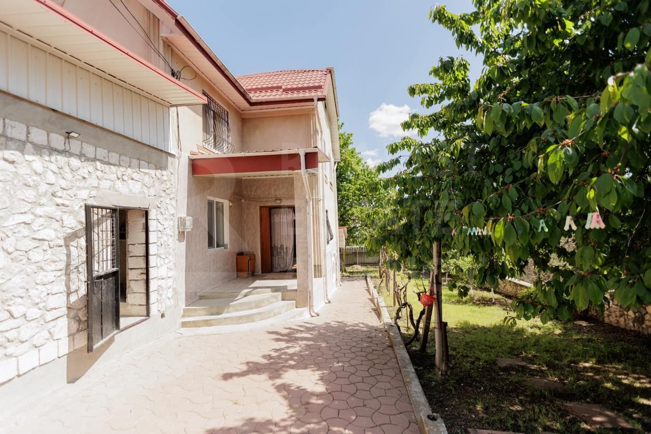 Vânzare, casă, 2 nivele, strada Traian, r-ul Ialoveni. - Poză 1