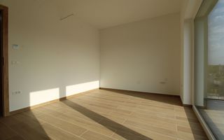 Casa zona Lunei, 5 camere + 3 bai, centrala proprie, rezidential sau birouri ! - Poză 26