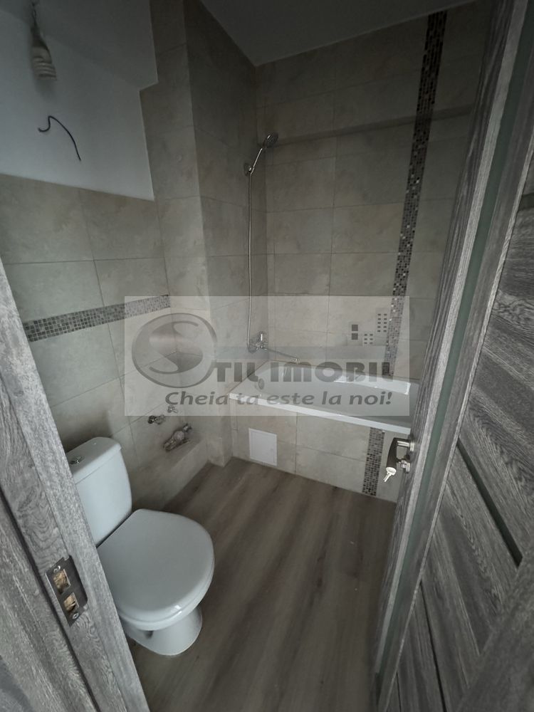 Apartament 4 camere, 109 mp,loc de parcare Tatarasi 220000 euro - Poză 7