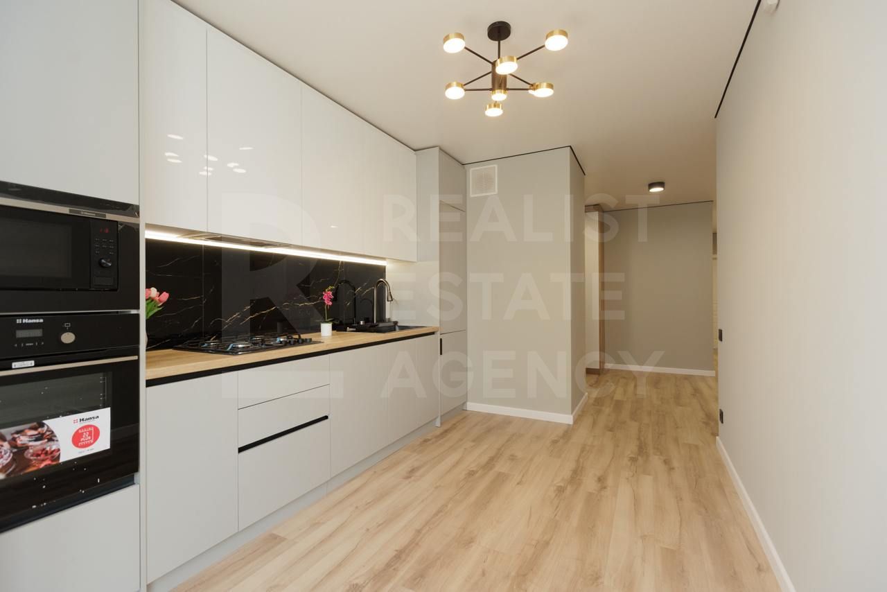 Vânzare, apartament, 2 camere +living, bul. Mircea cel Bătrân, Ciocana - Poză 1