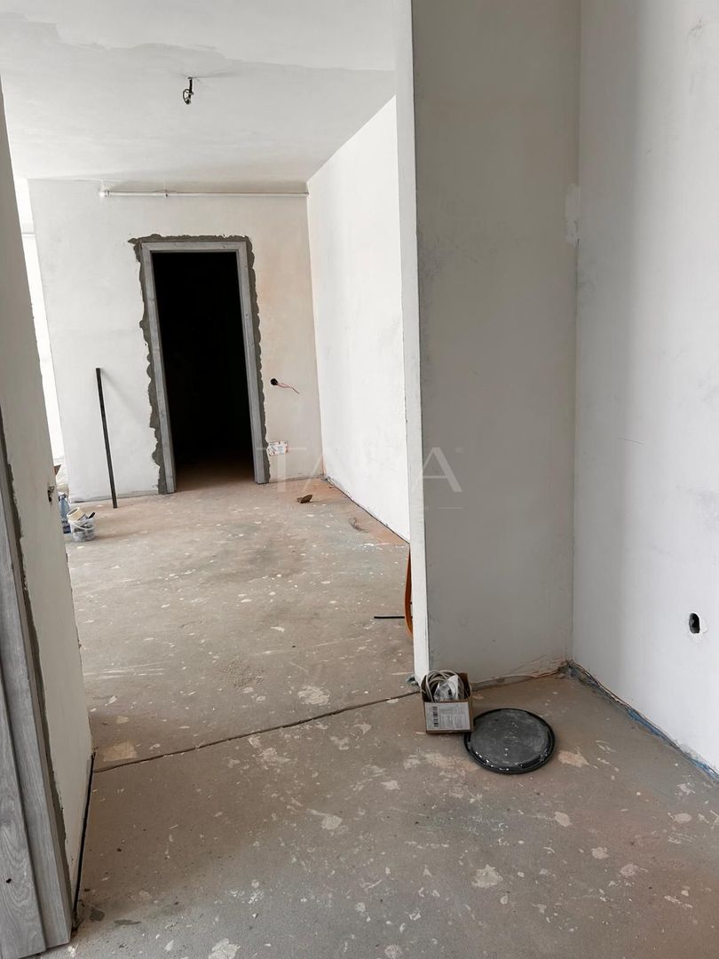 Apartament tip penthouse in Floresti - Poză 5