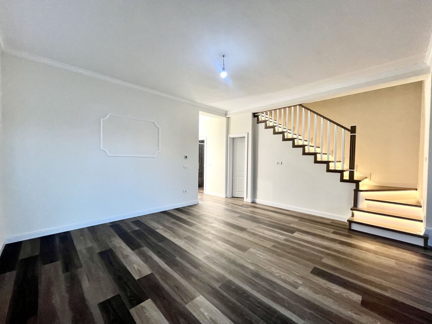 Duplex premium în Moșnița Nouă, separat prin camera tehnică, P+ 1 etaj - Poză 3