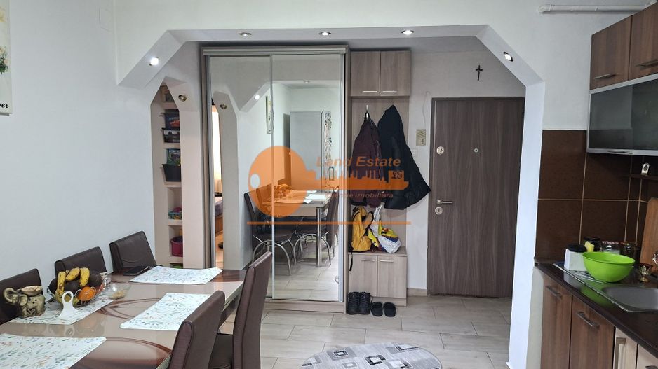 2 camere Gorjului - Centrala Termica ( 1980 ) - Poză 1