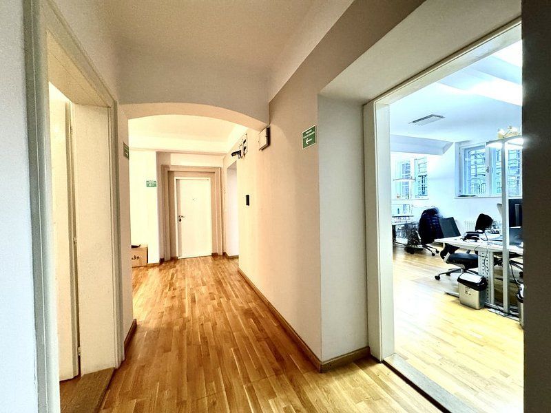 Birouri în imobil cu gradina amenajată - Poză 10