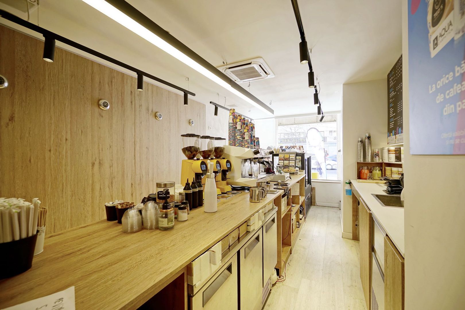 Spatiul comercial Piata Romana ,la coloane - Poză 14