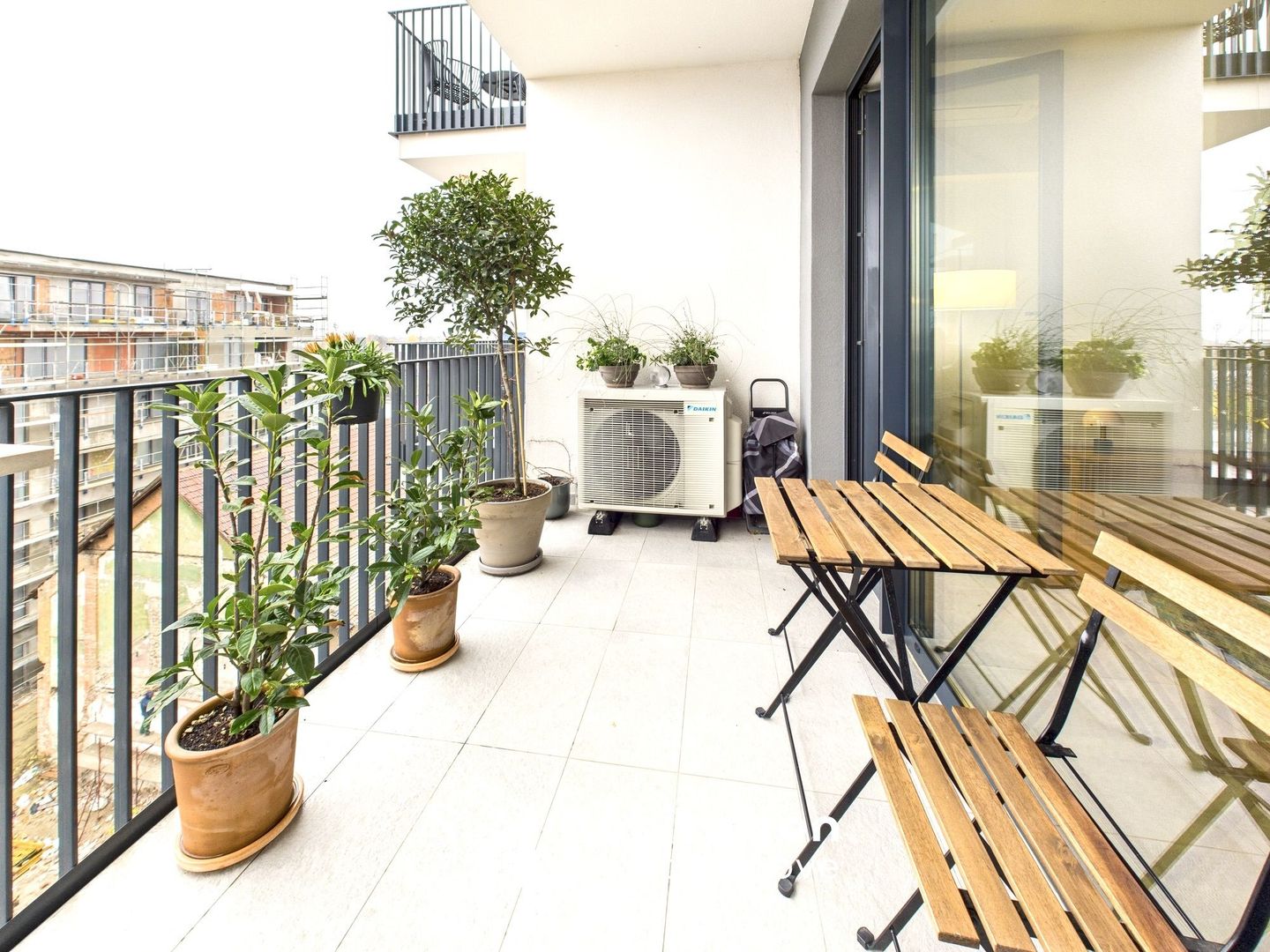 Apartament 3 camere, terasa spatioasa, zona Centralǎ - complex Paltim - Poză 22