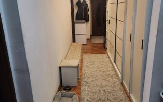 vand apartament 3 camere, etaj 2 , zona Alunis - Poză 3