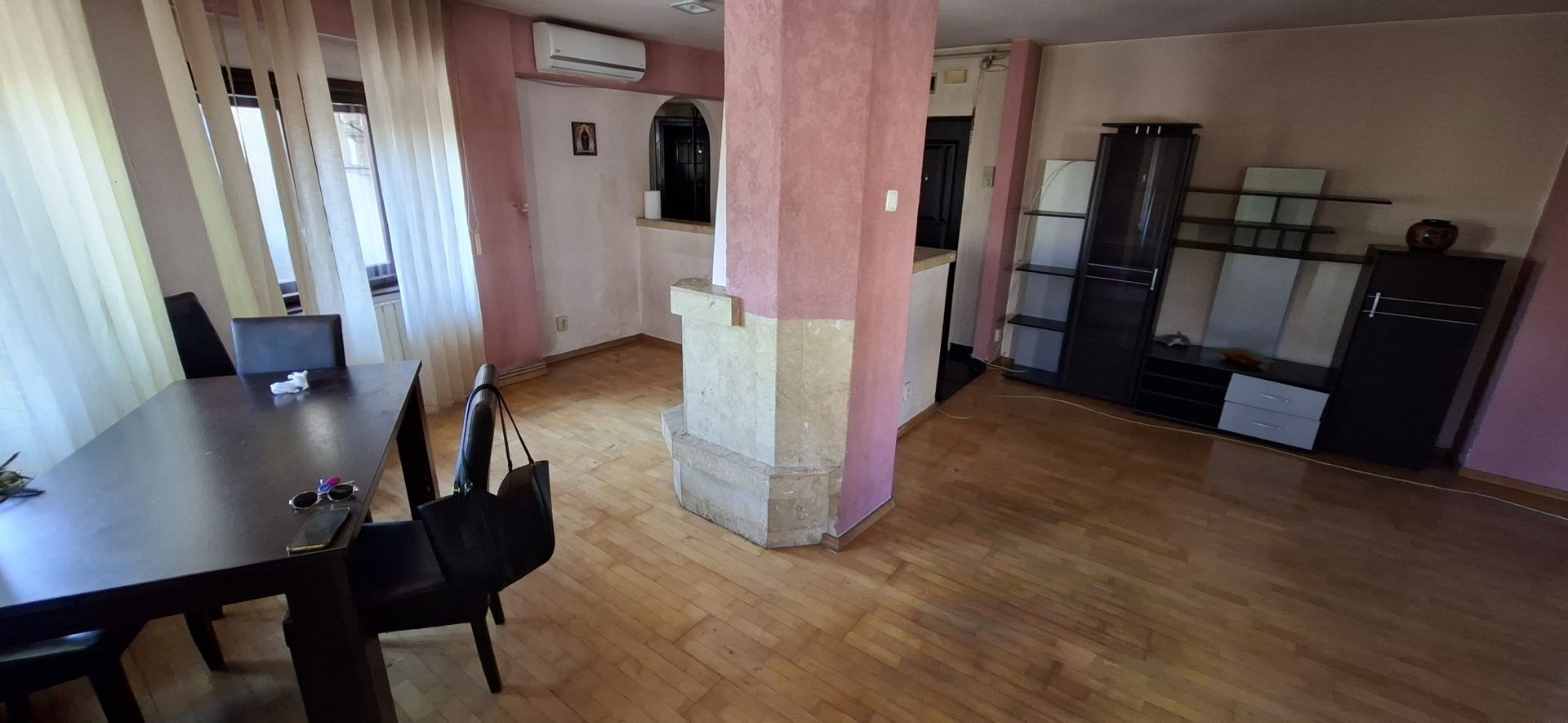 Apartament cu 3 camere - zona semicentrala - Poză 2
