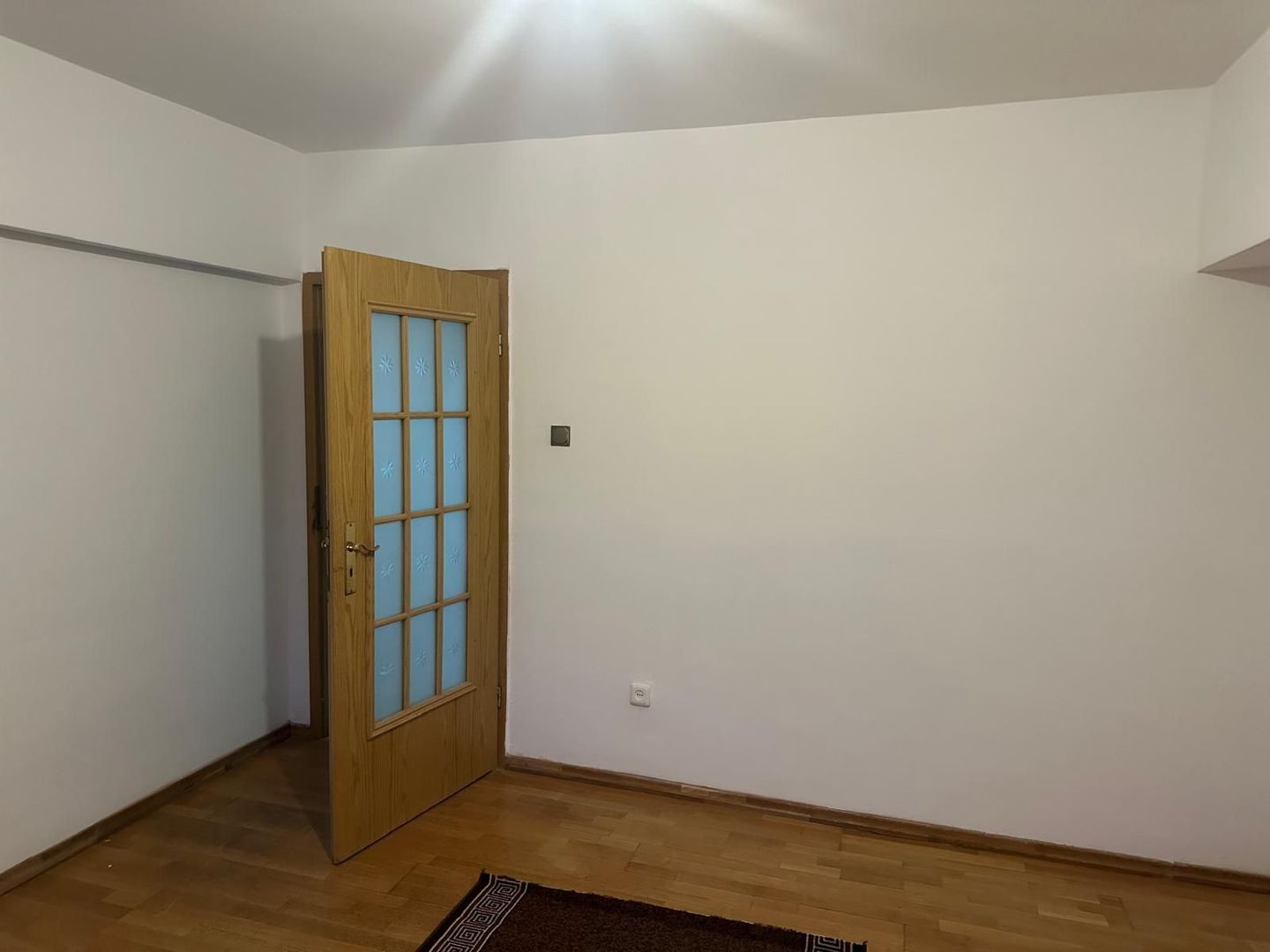ageuropa.ro vinde apt. cu 4 cam. RENOVAT, 106mp, etaj 1 în zona SOARELUI. - Poză 4