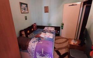 Apartament 3 camere transformat in 2 camere, zona scolii 7, etaj 2 - Poză 4