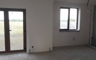 Apartament Spatios aproapr de Micro 17, are 175 mp,curte 163 mp - Poză 3