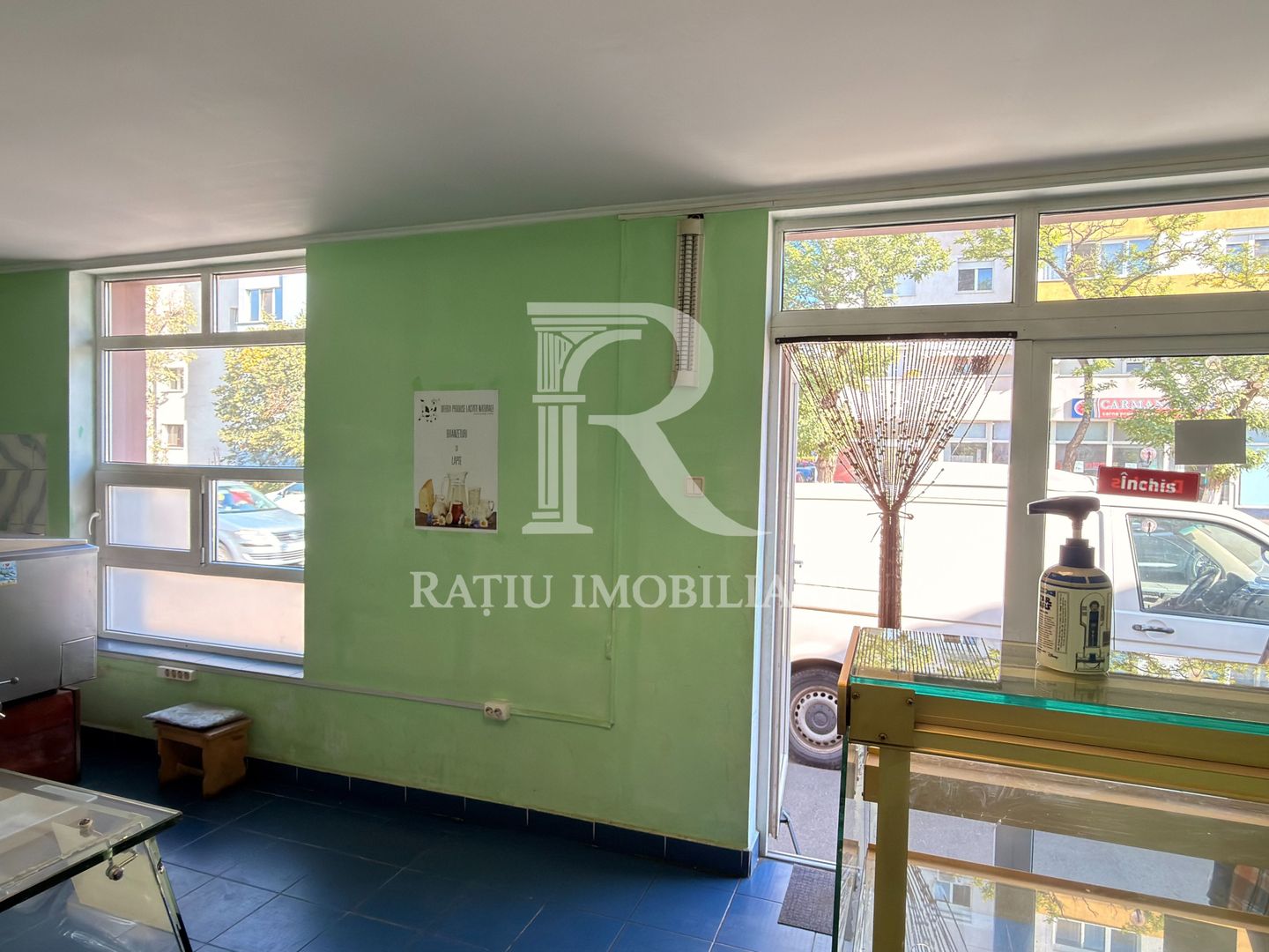 Casă cu spațiu comercial la stradă | Curte | Grădină | Oradea - Poză 10