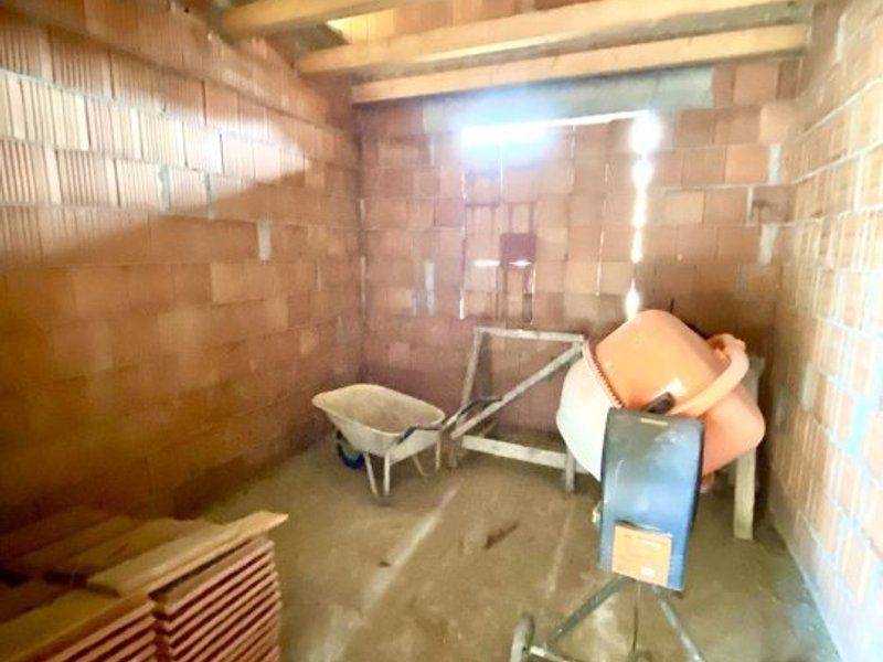 Casa la roșu în Izvin - Poză 8