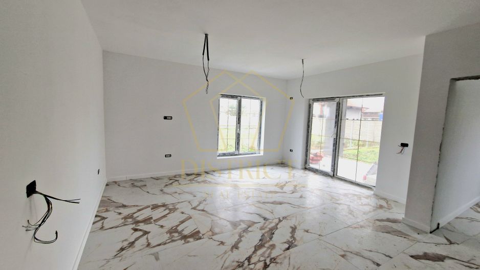 Duplex spatios cu 5 camere | Mosnita Noua - Poză 1