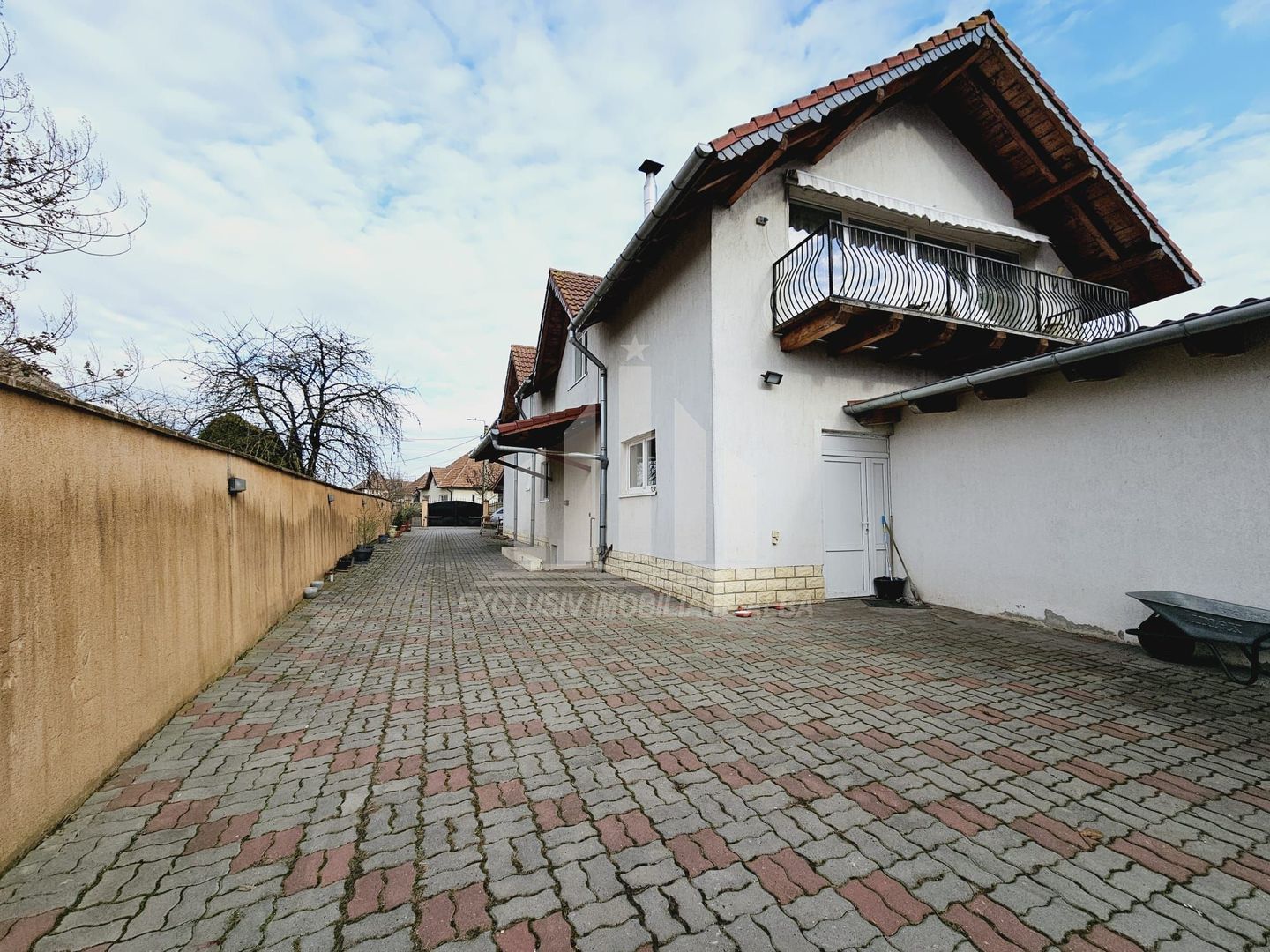Casa tip duplex de inchiriat, Barabant - Poză 1