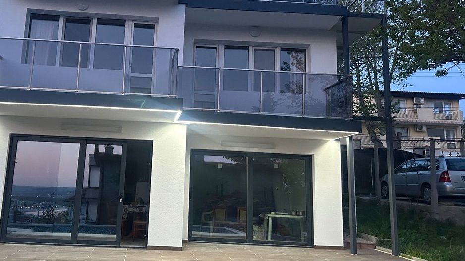 Vila cu piscina stațiunea Albena, pe malul Mării Negre - Poză 2