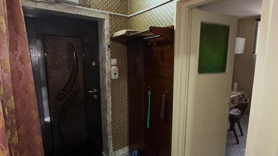 Vand apartament 2 camere,et.1 - Poză 1