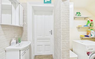 Apartament ultracentral, renovat, cu garaj - Poză 9