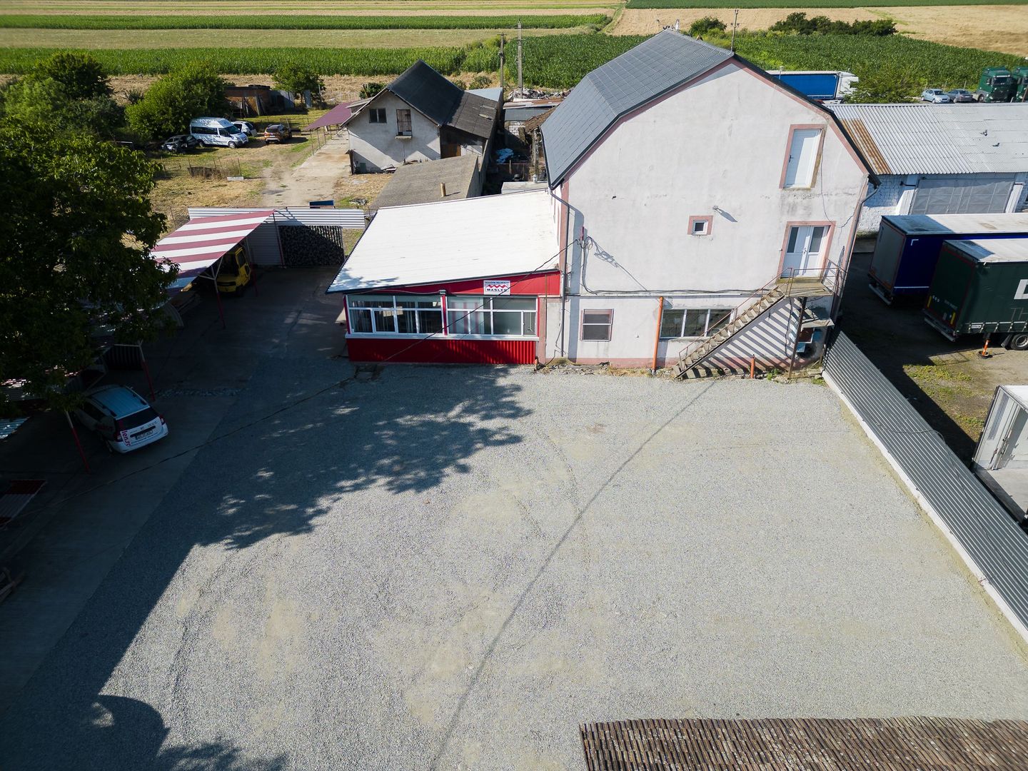 Teren intravilan 9800 mp și construcții 500 mp - Poză 5