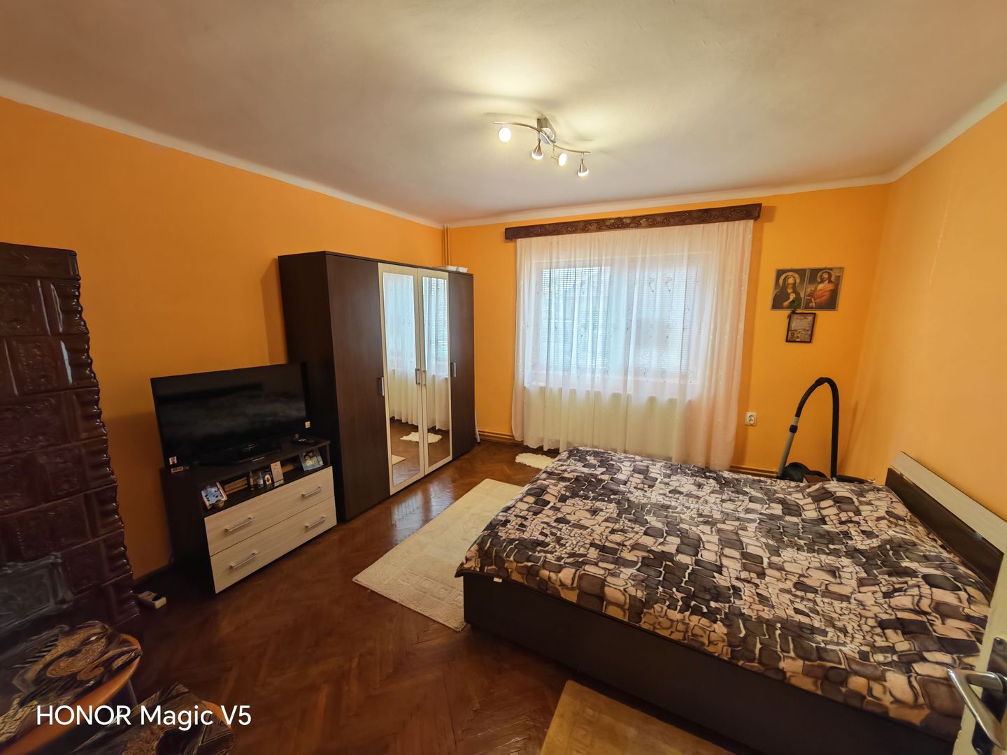 Casă cu teren generos Ghiroda vatra veche - Poză 3