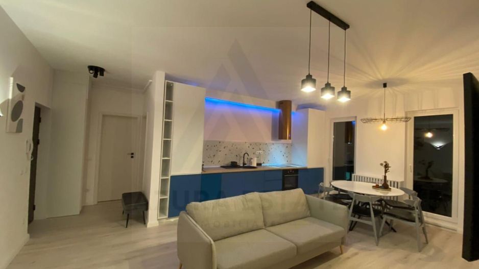 Apartament modern 3 camere balcon 5 mp utili si parcare zona Centrala - Poză 1